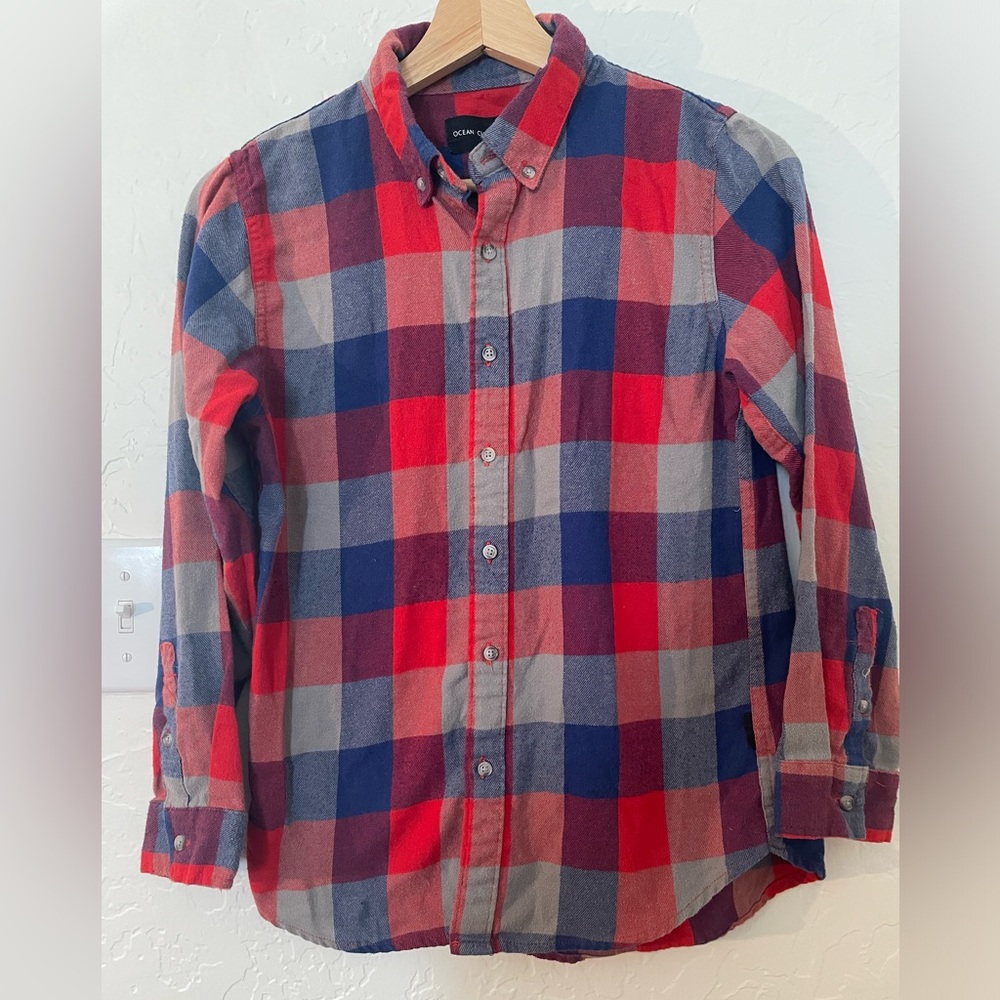 🔥 Kid’s Large flannel shirt. Blue & red. Excellent used condition.